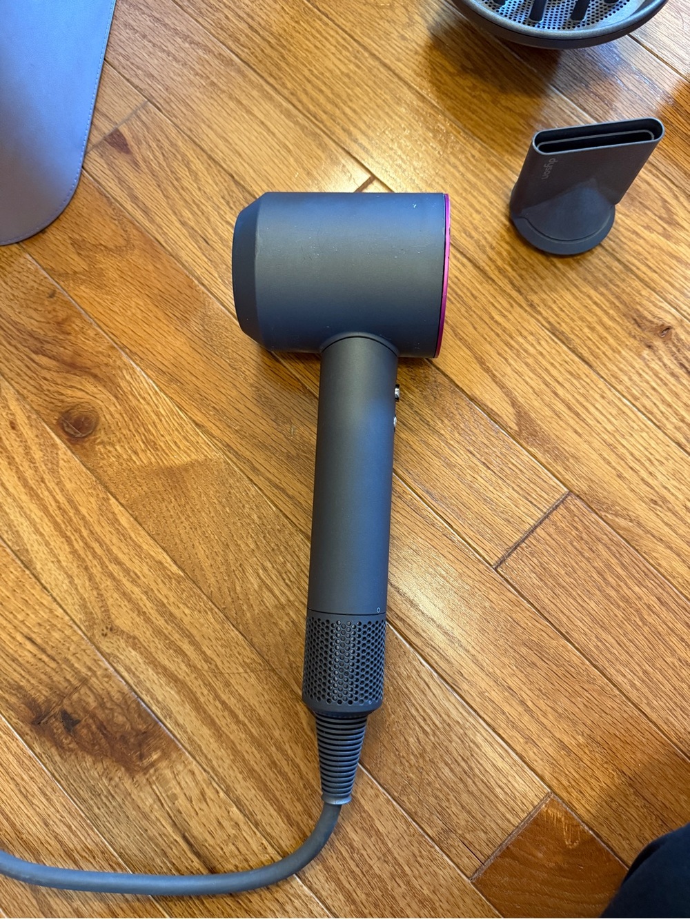 Dyson Supersonic with Travel Case & Stand - Picture 4 of 6
